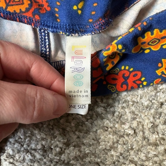LulaRoe leggings 
one size 
never worn 
Multi Colored - Picture 3 of 3